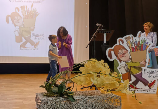 Chelo Loureiro entrega en San Sadurniño os premios do concurso escolar “Eu tamén son diferente”, organizado por Maruxas de Nata